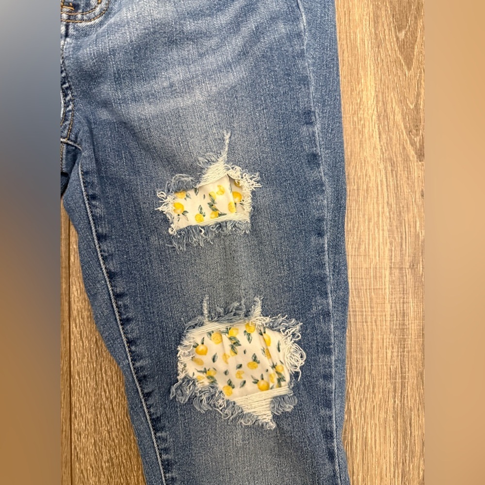Judy Blue Skinny Fit Jeans Women's 7/28 Distressed Medium Wash Lemon Print - Picture 3 of 7